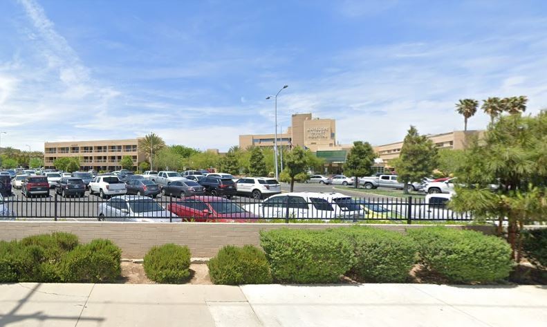 Hospital de Antelope Valley, na Califórnia (Foto: Reprodução / Google Street View)
