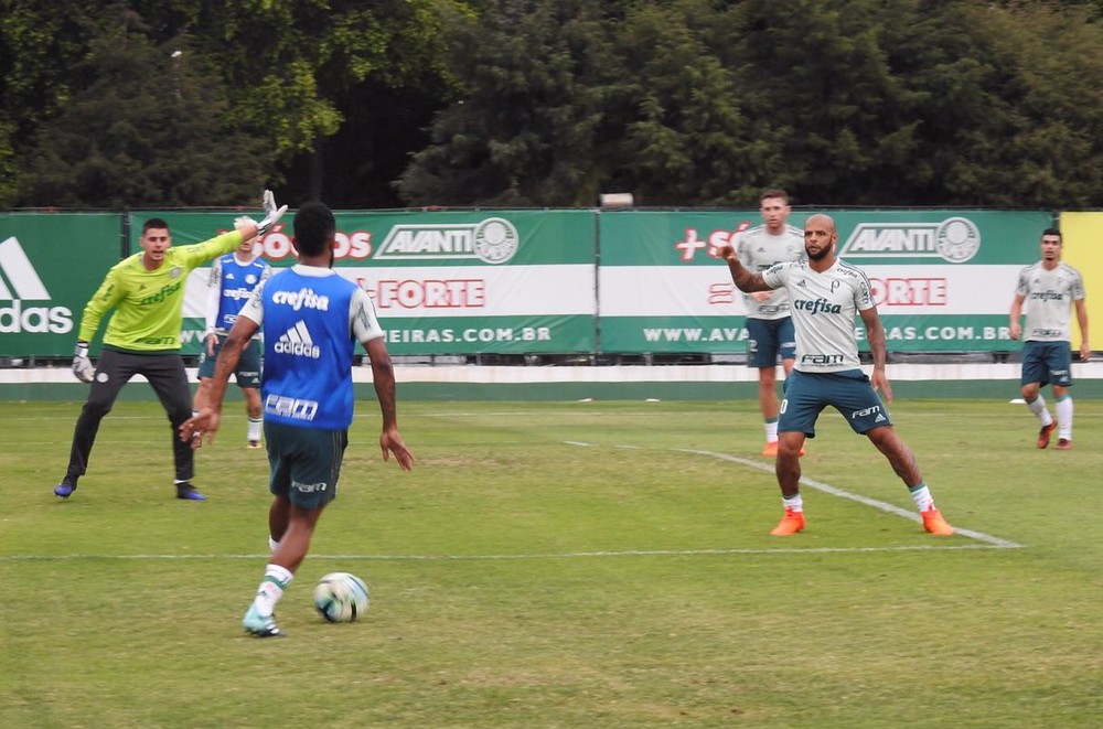 Cuca fecha treino tático e fica perto de ganhar o reforço de Michel Bastos