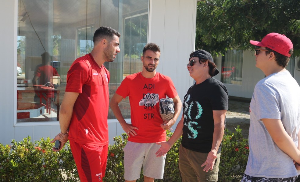 Xandão, Longuine e Chitãozinho no CT do CRB — Foto: Victor Mélo/GloboEsporte.com