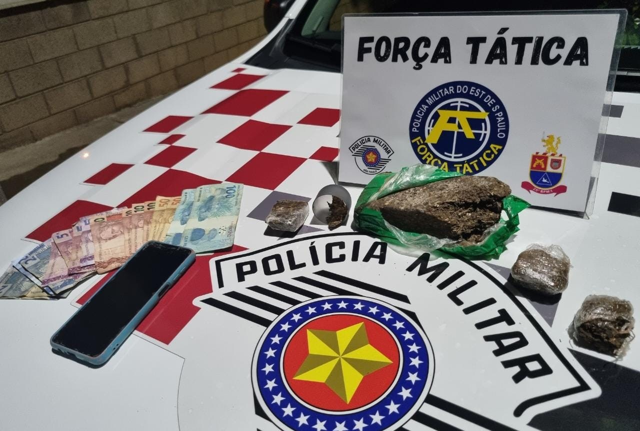 Polícia localiza maconha em mata ao lado de casa no Jardim Brasilândia e prende rapaz