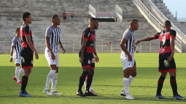 Campinense e Treze jogaram no Amigão, na tarde deste domingo