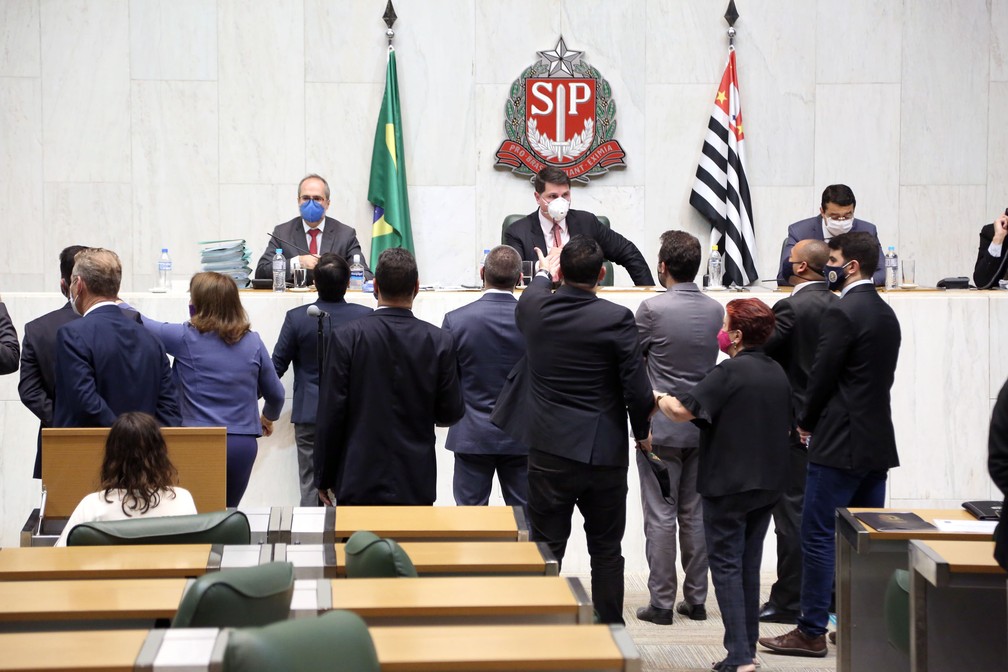 Deputados estaduais debatem a proposta do PL 529/2020 no plenário da Alesp em São Paulo. — Foto: Sergio Galdino/Alesp