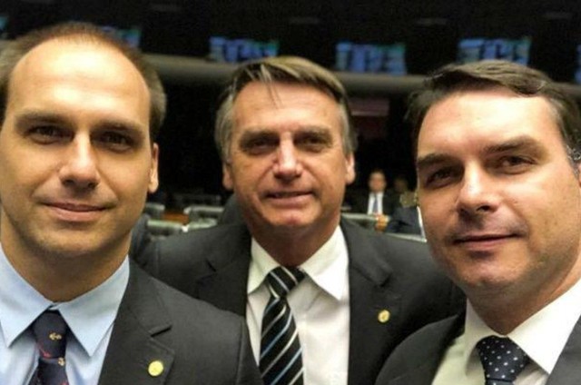 Facebook derruba rede de páginas coordenada por funcionários da presidência e dos gabinetes de Flávio e Eduardo Bolsonaro