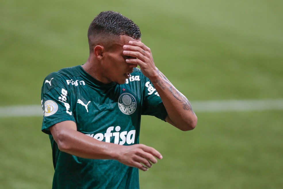 Veron tem lesão na coxa, desfalca Palmeiras contra América-MG e é dúvida para Libertadores