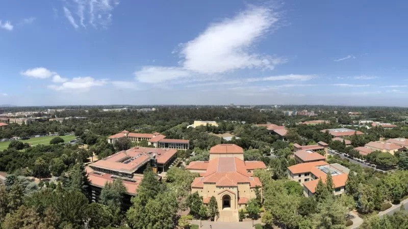 Campus da Universidade de Stanford (Foto: GETTY IMAGES via BBC)