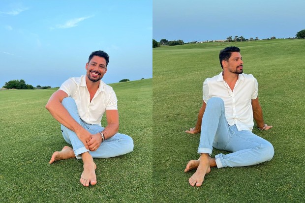 Cauã Reymond posa para foto sentado na grama (Foto: Reprodução/Instagram)