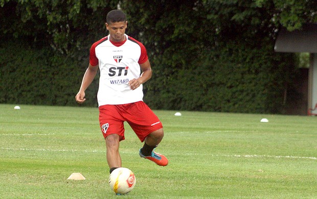 Denilson rescinde com Arsenal e está livre para assinar com o São Paulo