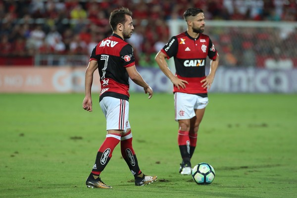 Incompatíveis? Rueda indica concorrência, e Diego e Everton Ribeiro comentam