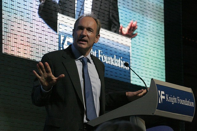 Sir Tim-Berners Lee durante palestra (Foto: Flickr/CC)