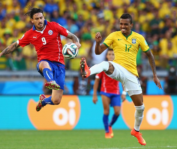 Mauricio Pinilla quase eliminou o Brasil na Copa de 2014.... Teria sido pior que o 7 a 1? (Foto: getty images)