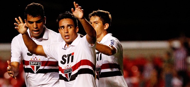 Jadson comemora gol do São Paulo sobre o Linense (Foto: Léo Pinheiro/Agência Estado)