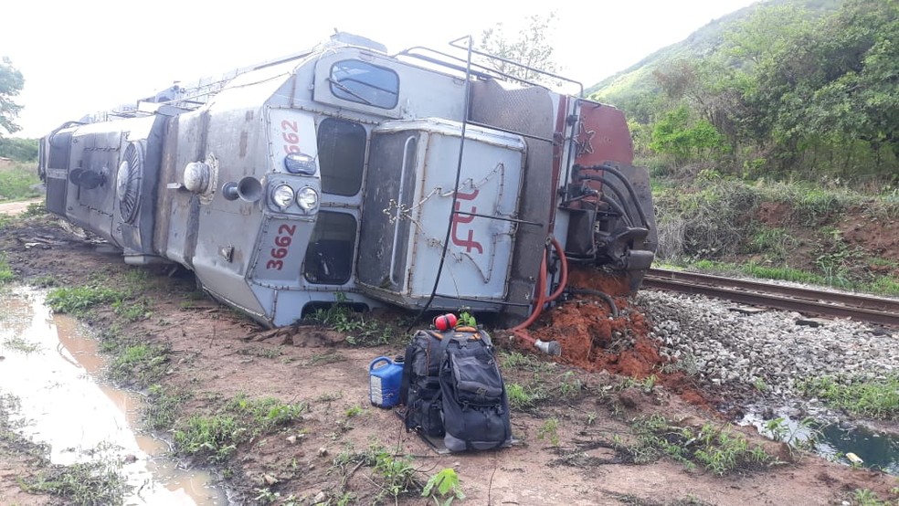 Trem descarrilhou e tombou por conta de areia em trilho na cidade de Itapipoca, no Ceará. — Foto: Reprodução