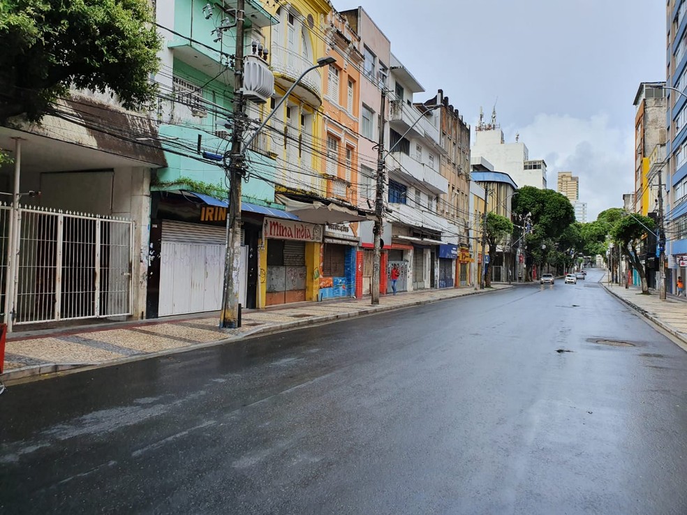Comércio de rua de Salvador está proibido de abrir por causa do novo coronavírus.  — Foto: Naiá Braga / TV Bahia