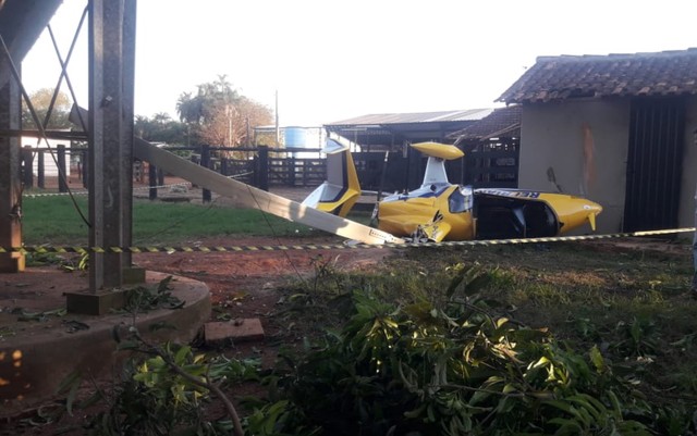 ​Aeronave cai em fazenda de Rio Verde — Foto: Reprodução/TV Anhanguera