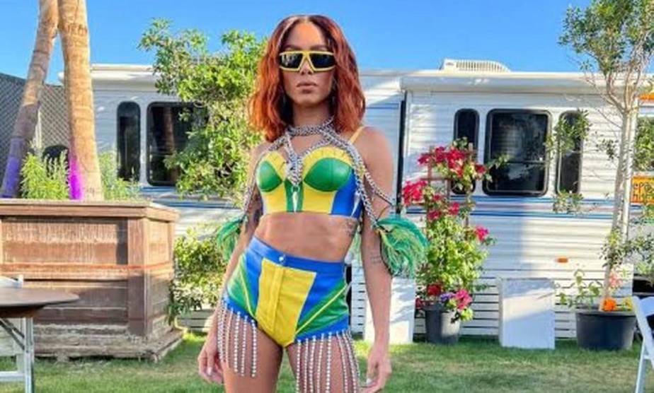 Anitta se veste de verde e amarelo para o festival Coachella
