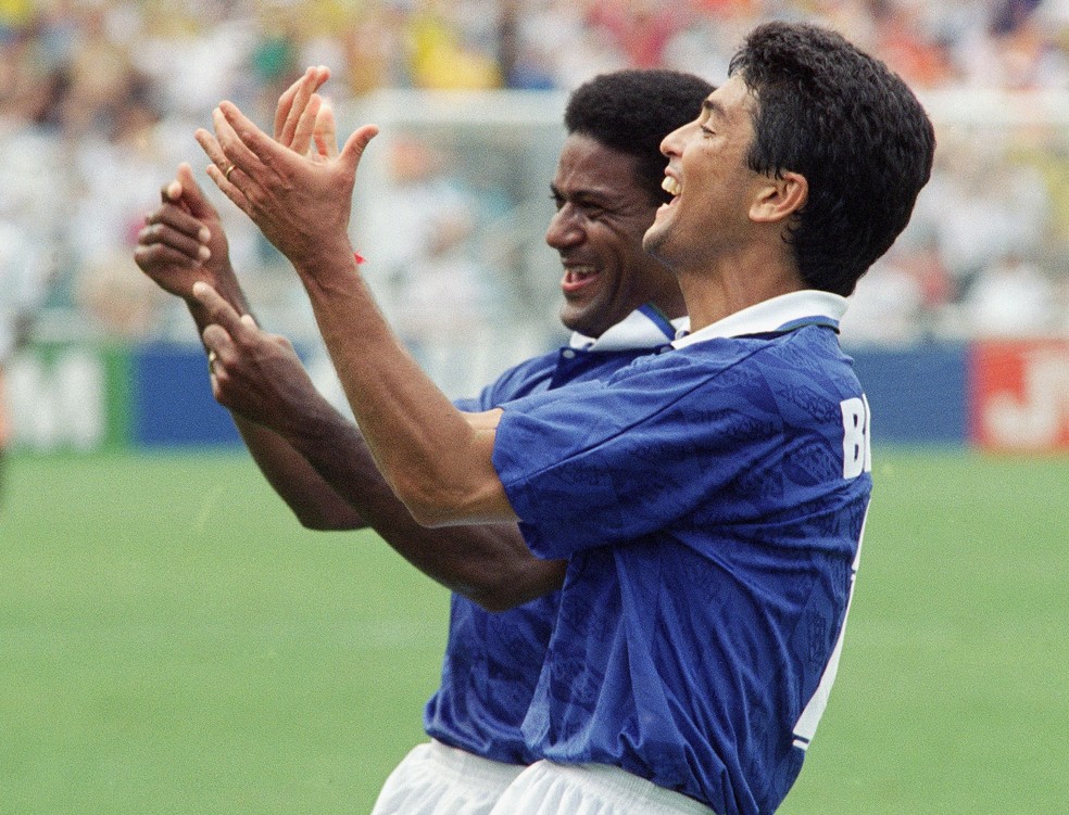 Bebeto e Mazinho na Copa de 1994: tetracampeão não esconde torcida pelo filho - e pela Espanha (Foto: /AP)
