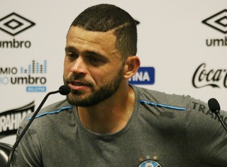 Edinho esbanja confiança em volta ao time titular: Nunca me preparei tanto