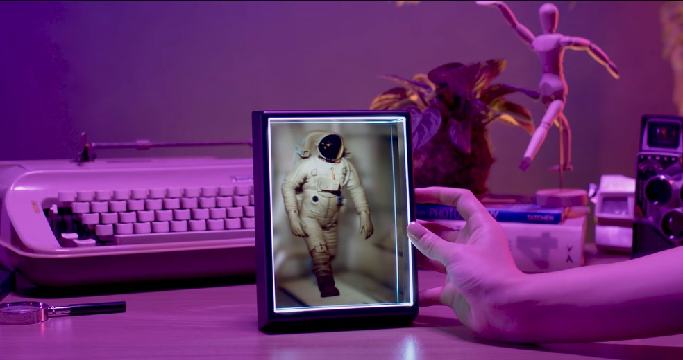 Portrait da Looking Glass permite exibir fotos e vídeos em 3D sem precisar de óculos — Foto: Divulgação/Looking Glass