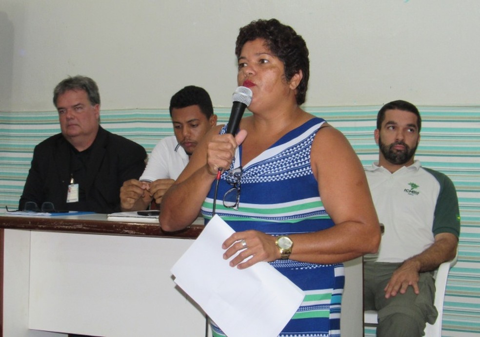 Os moradores questionaram obras executadas pelo Governo  (Foto: Ana Clara Marinho/TV Globo)
