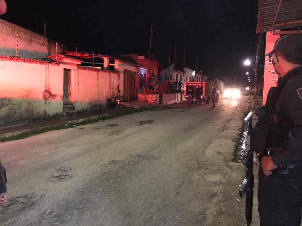 Dois homens e uma mulher são mortos a tiros em Macaíba — Foto: Ayrton Freire/Inter TV Cabugi