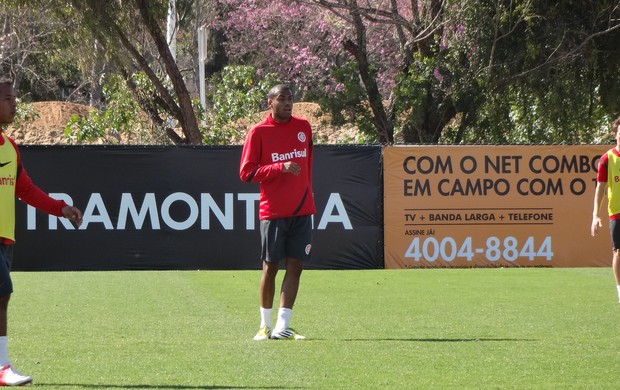 Atacante Cassiano será opção para o ataque do Inter contra o São Paulo (Foto: Gabriel Cardoso/GLOBOESPORTE.COM)
