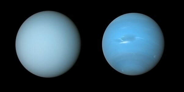 A espaçonave Voyager 2 da Nasa capturou essas visões de Urano (à esquerda) e Netuno (à direita) durante seus sobrevoos dos planetas na década de 1980 (Foto: NASA/JPL-Caltech/B. Jonsson)