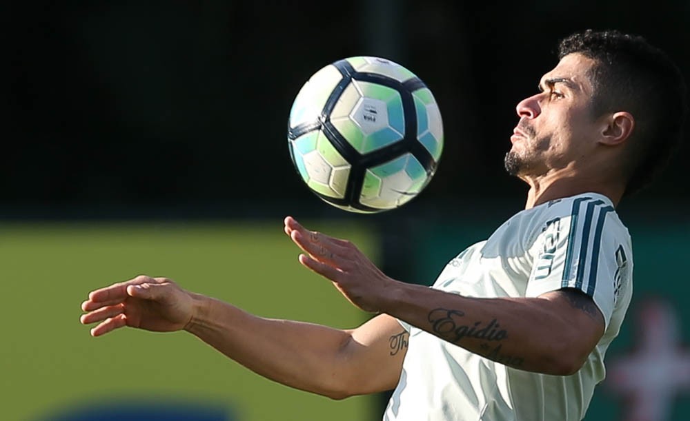  Pediu passagem: Cuca explica por que abriu treinos e indica volta de Egídio