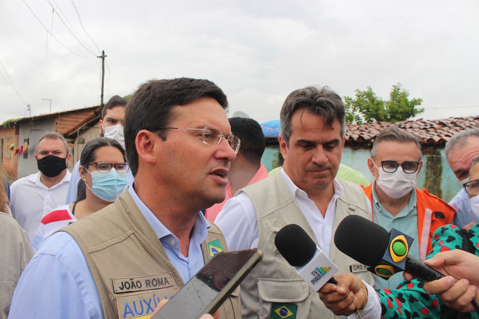 Ministros visitam áreas afetadas por enchentes em Teresina; mais de 200 famílias desabrigadas — Foto: Andrê Nascimento/ g1 Piauí