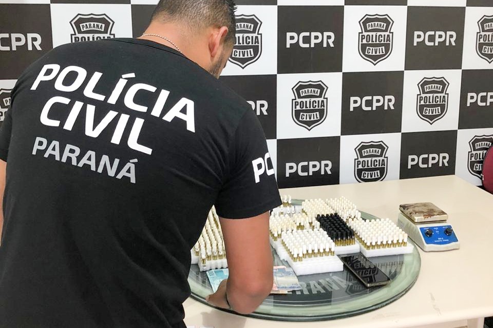 Dois homens são presos com 550 cigarros eletrônicos de maconha líquida, em Curitiba