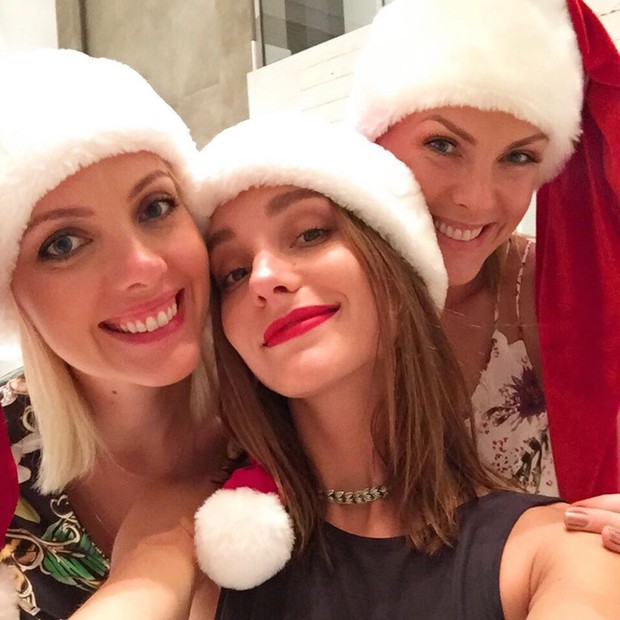 Isabel e Ana Hickmann parabenizam a irmã Fernanda com fotos de momentos de diversão em família (Foto: Reprodução/Instagram)
