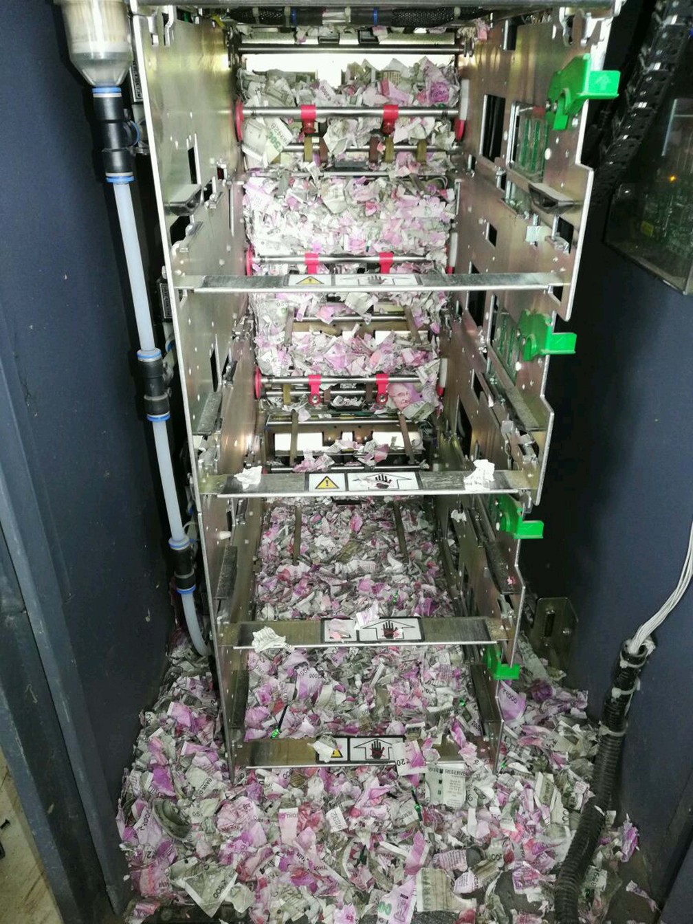 Ratos destroem notas de rÃºpias em caixa eletrÃ´nico na Ãndia (Foto: AFP)