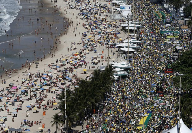 16 de agosto: protesto contra o governo no Rio de Janeiro (Foto: Agência EFE)
