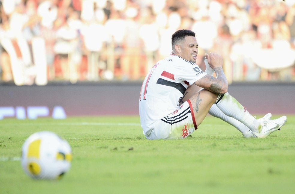 Luciano durante o jogo com o Cuiabá — Foto: Marcos Ribolli