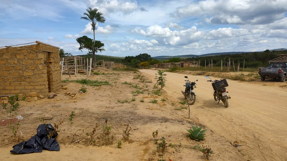 Centenas de famílias sofrem despejo de acampamento na Chapada Diamantina — Foto: Divulgação/MST