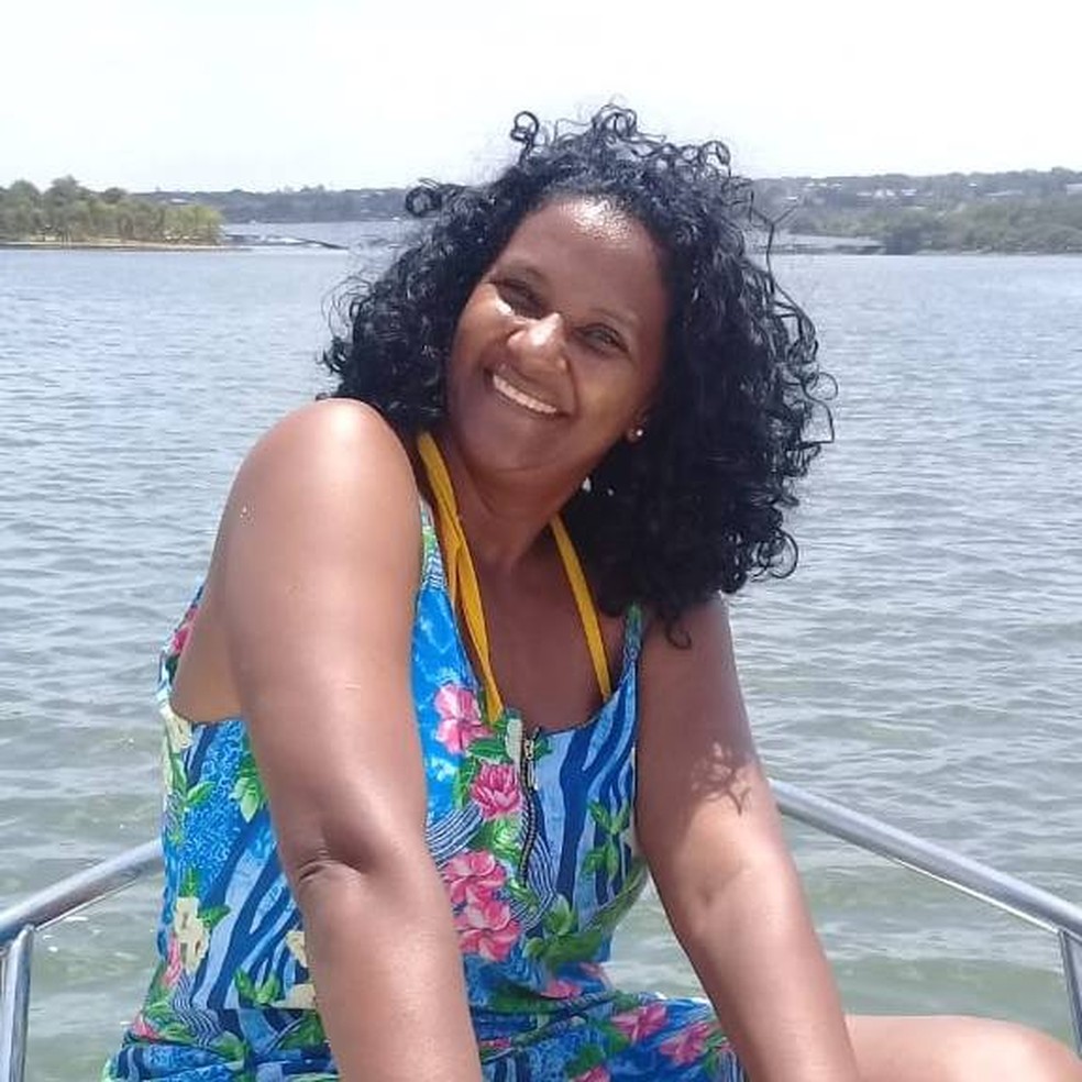 Renata Belchior, de 52 anos, desapareceu com a família no DF — Foto: Facebook/Reprodução