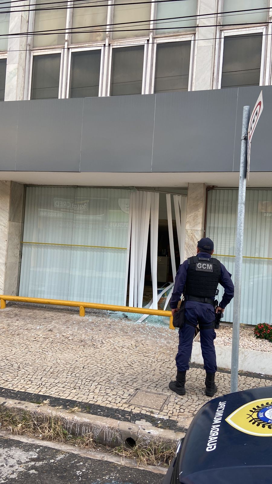 Bandidos invadem agência do Banco do Brasil e furtam armas de fogo de vigilantes no Centro de Teresina