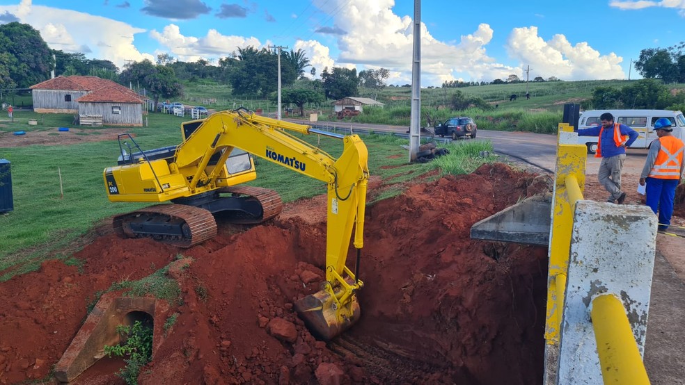 Obras para recuperação de ponte na Estrada Aymoré foram iniciadas nesta segunda-feira (28) — Foto: Prefeitura de Presidente Venceslau