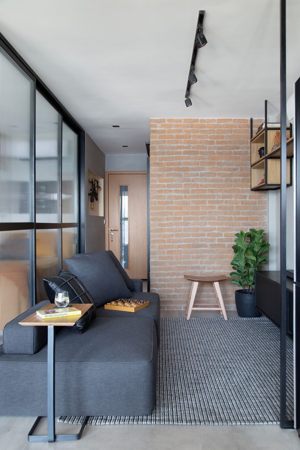 Apartamento de 45 m² com varanda gourmet e sala de banho (Foto: Raiana Medina)