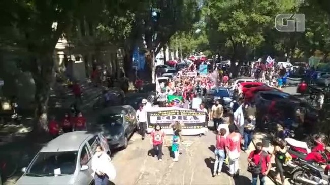 Manifestantes fazem ato contra o governo Bolsonaro em Teresina