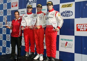 João Vieira (à esquerda) comemora boa recuperação no tradicional circuito de Monza (Foto: Quick Comunicação/Divulgação)