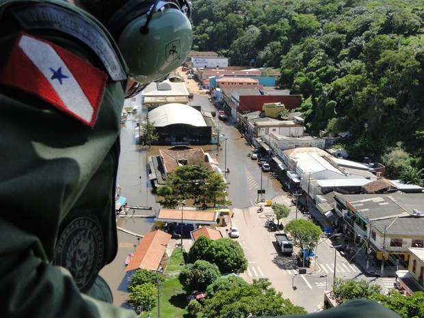 Água do rio já inundou a frente de Monte Alegre; município deve ser o próximo a decretar emergência (Foto: Divulgação Graesp e 4ª Redec)