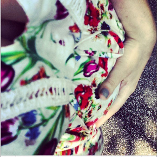 Carolinie Figueiredo mostra a barriga de 4 meses  (Foto: Reprodução/Instagram)