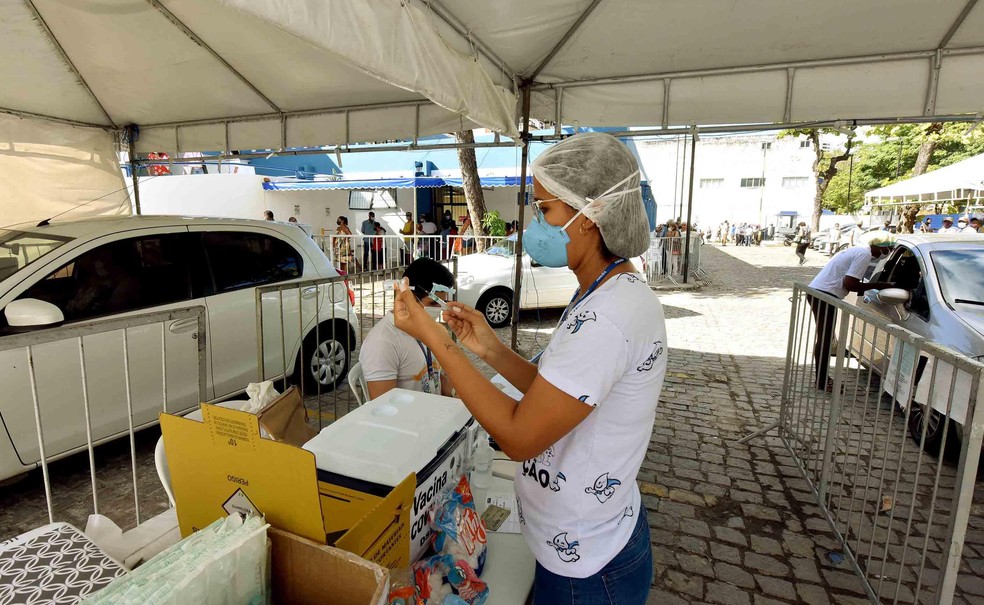 Covid-19: Trabalhadores da saúde a partir de 55 anos começam a receber dose de reforço na sexta-feira, em Salvador — Foto: Valter Pontes/Secom