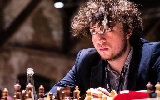 Mestre de xadrez é pego roubando com iPod touch em campeonato internacional  - TecMundo
