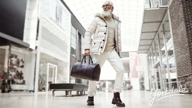 Paul Mason vira Papai Noel fashion em shopping canadense (Foto: Divulgação)