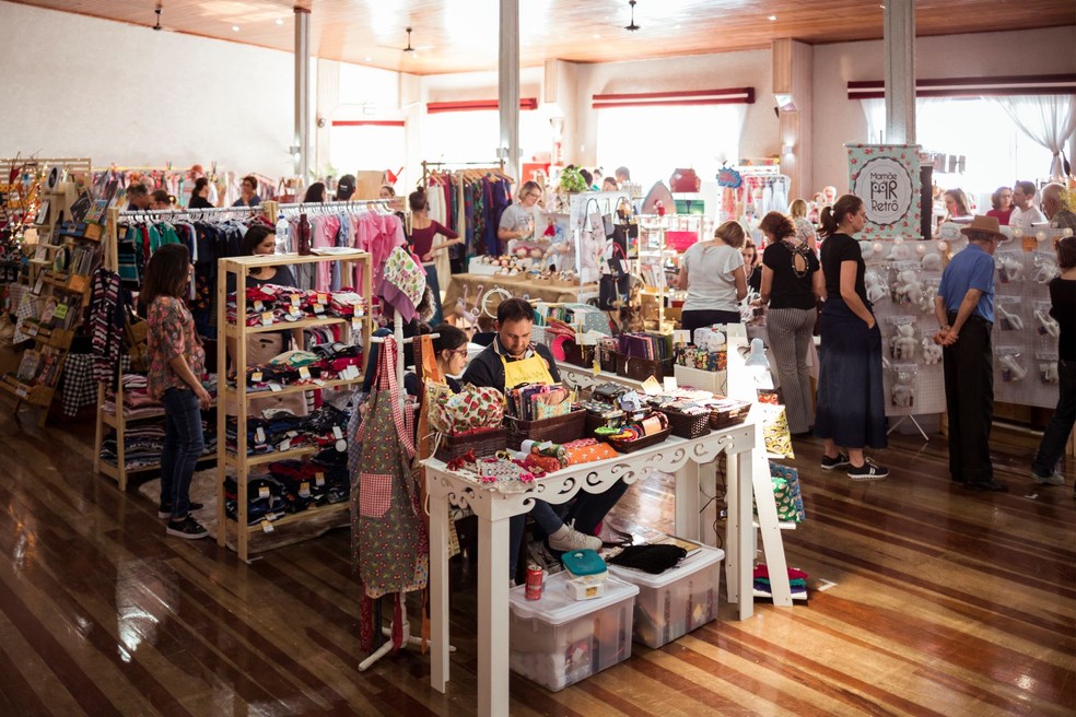 Evento reúne produtos autênticos e feitos a mão de mais de 50 marcas locais para homenagear as mães. — Foto: Divulgação.