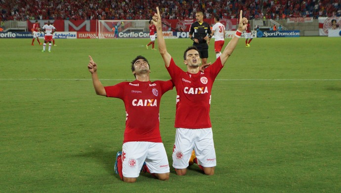 Rodrigo Pimpão e Arthur Maia - América-RN (Foto: Augusto Gomes/GloboEsporte.com)