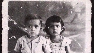 Primeiro retrato de Lula, tirado aos 3 anos, junto com a irmã Maria Baixinha  — Foto: Reprodução