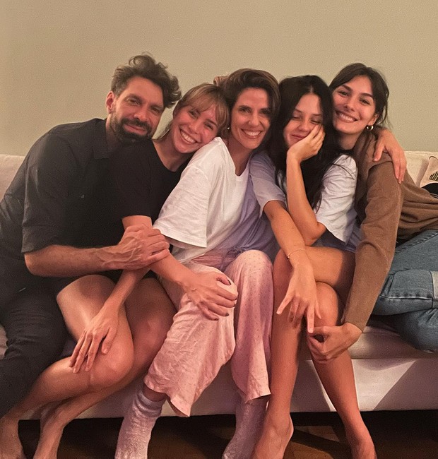 José Roberto Jardim, Fernanda Nobre, Rafaela e Catarina Mandelli e Marina Moschen (Foto: Reprodução / Instagram)