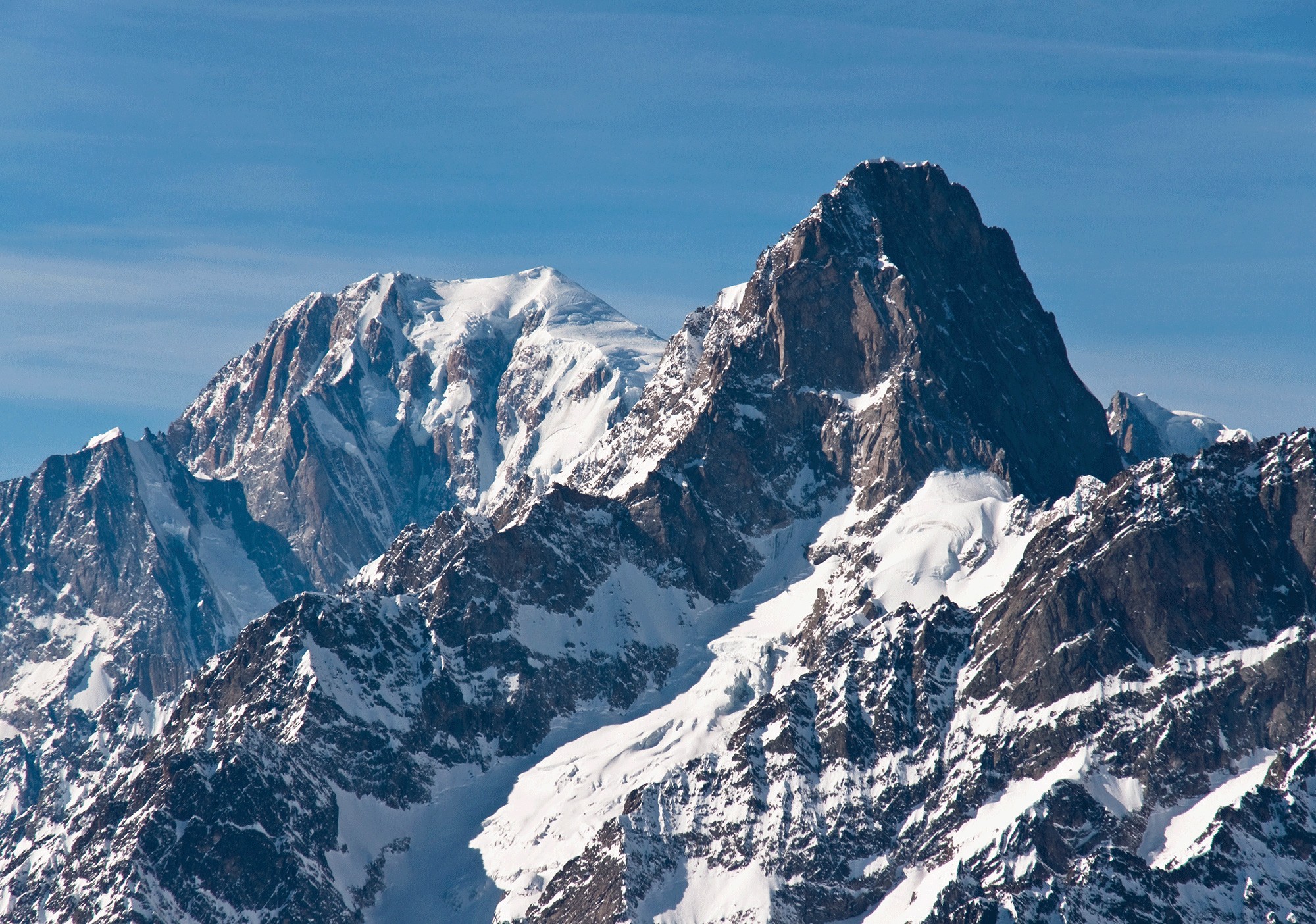 Olha a hora: O Mont Blanc que deu nome à maison (Foto: Eudes de Santana)